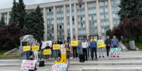 FOTO // Flashmob la Guvern: „Hoții au lăsat tinerii cu buzunarele goale”